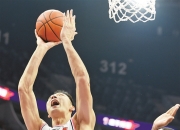 爱游戏娱乐-赛前山东男篮调整名单以备欧联，止住颓势环节打磨，媒体盛赞，球队文化再被提及(曝山东男篮接触大外援)