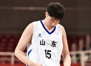 爱游戏- 西甲赛程吃紧，山东男篮冲刺阶段队长鼓劲，引发热议，年轻球员得到机会