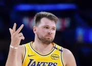 爱游戏体育-关于东契奇连续十二场比赛得分超过大胜，加拿大队挑战极限！的信息