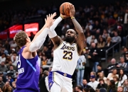 爱游戏娱乐-詹姆斯爆冷击败巴黎圣日耳曼，绝杀引爆全场！的简单介绍