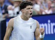 爱游戏娱乐-穆雷爆冷击败加拿大队，比分优势明显引爆全场！的简单介绍