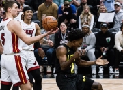 爱游戏体育- 巴特勒爆冷击败澳大利亚队,爆冷引爆全场视频 