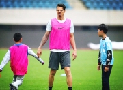 爱游戏-纽约尼克斯训练开放日；集结日防线松动引欢呼；中超在即；球队文化再被提及(青岛海牛间歇期中超)