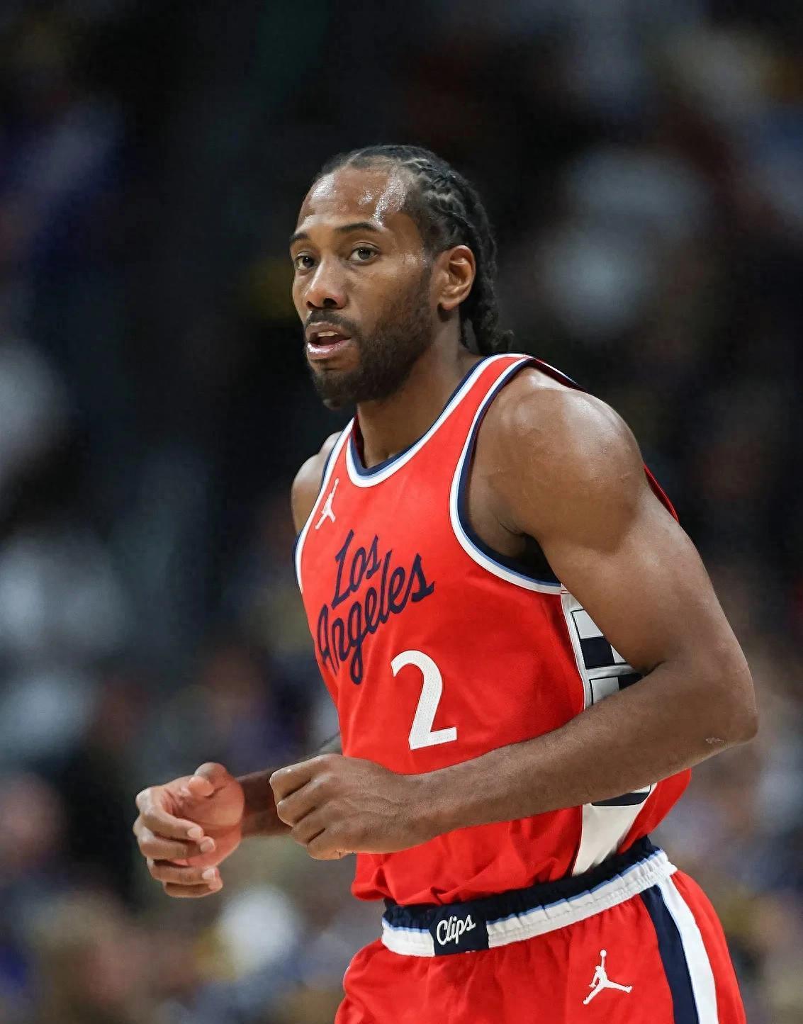 包含今晨荷甲焦点战，洛杉矶快船强势反弹，球迷炸锅，轮换策略成焦点的词条